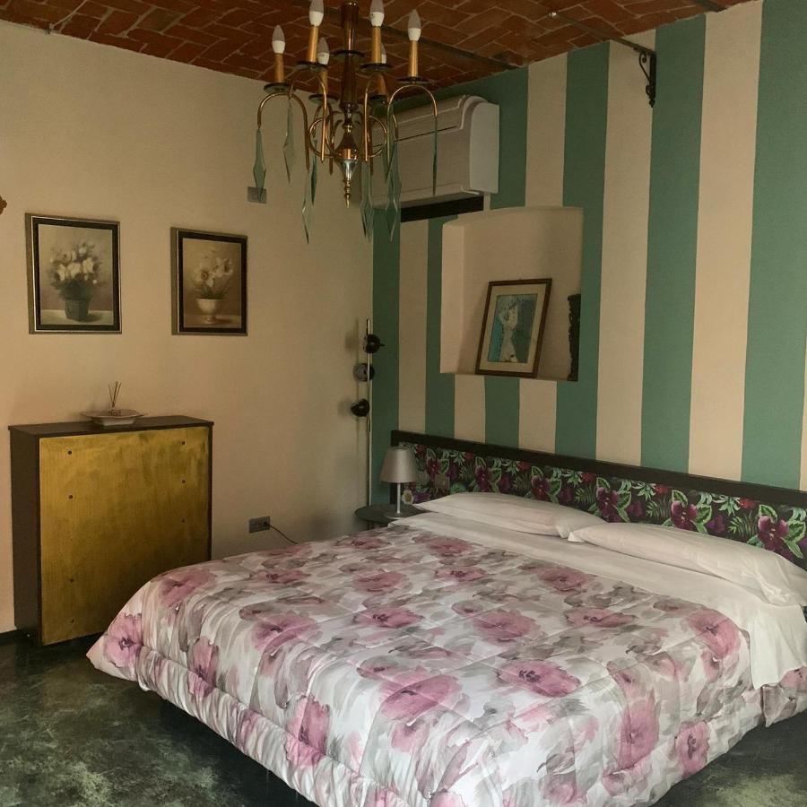 Cortiletto D'Alba Camere Con Ristorante Exterior photo