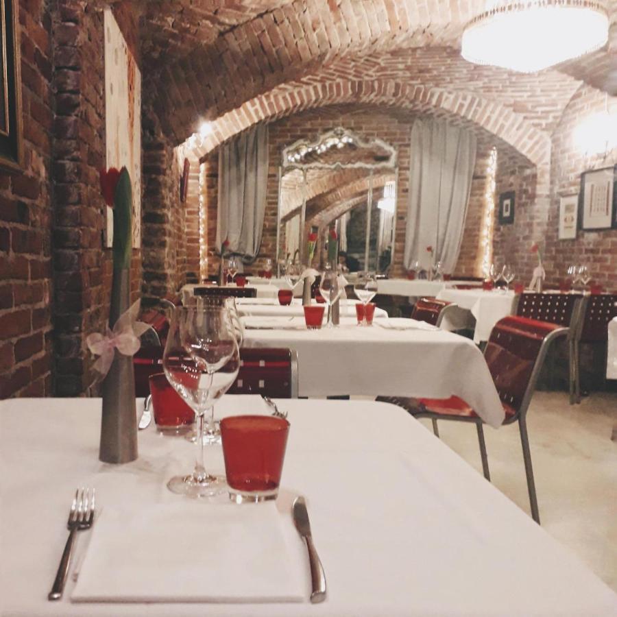 Cortiletto D'Alba Camere Con Ristorante Exterior photo